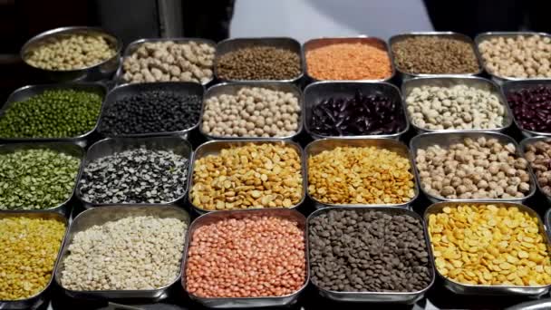 Pan of a variety of pulses for sale at the spice market in old delhi — Stock Video