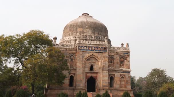 4K 60p tiro de cerca de la tumba shish gumbad en Delhi — Vídeos de Stock