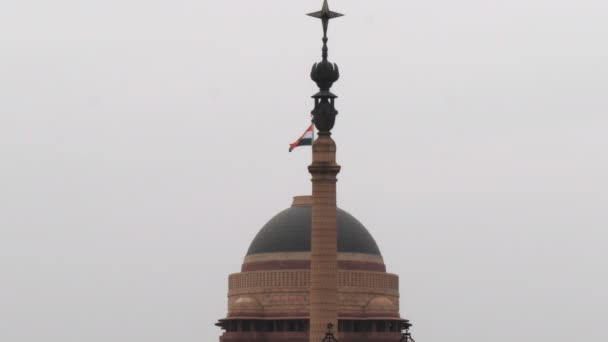 Presidenter hus kupol och flagga i nya delhi- 4K 60p — Stockvideo