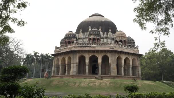 Tombeau de muhammad shah dans les jardins de lodi dans le nouveau delhi — Video