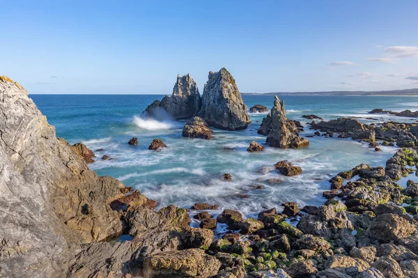 Vista de ángulo alto de roca de camello en bermagui durante una tarde de primavera — Foto de Stock