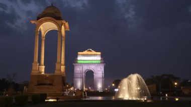 Hindistan Kapısı, tepe örtüsü ve çeşme New Delhi, Hindistan