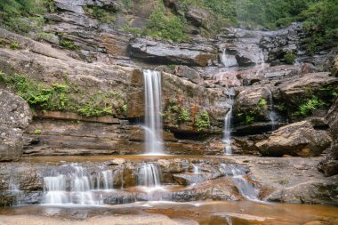 Wentworth üssünün ön görüntüsü NSW 'nin mavi dağlarına düşer.