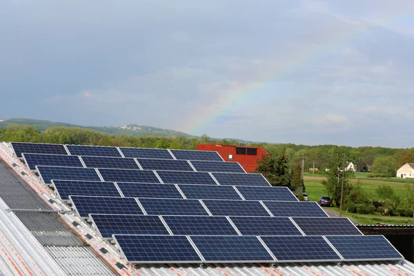 Eletricidade livre de energia solar — Fotografia de Stock