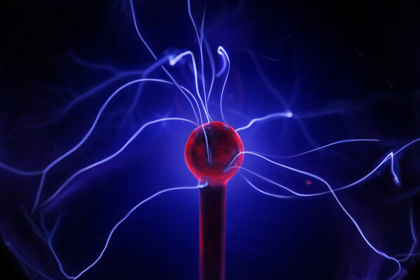 Разряд в плазменном шаре
 .