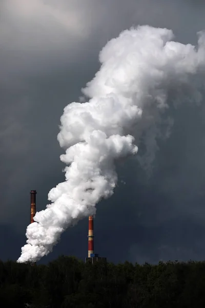 Wasserpaar Mit Industrieller Fabrik Europa — Stockfoto