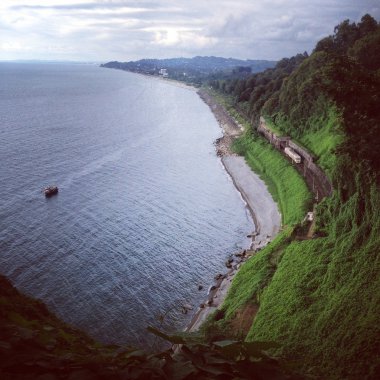 Deniz kıyısında yukarıdan