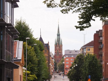 Yaz boyunca bir şehir caddesi