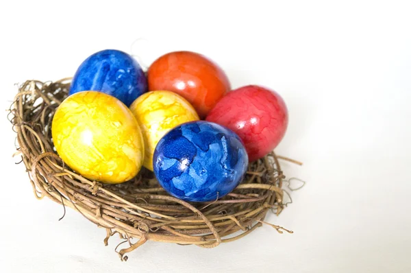 Yuvadaki paskalya yumurtaları