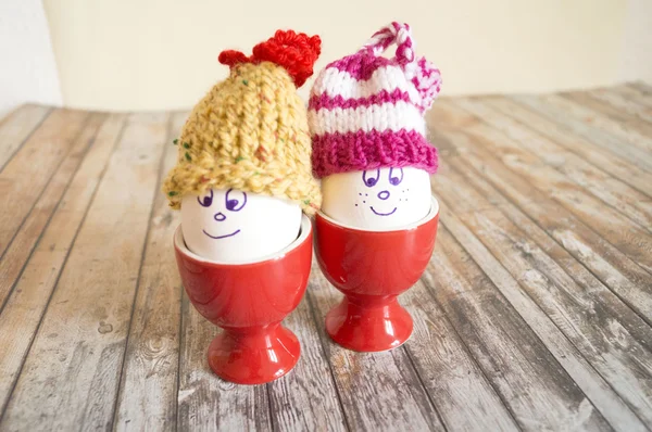 Komik yumurta yumurta bardak şapkalı