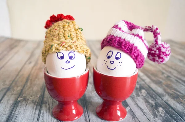 Komik yumurta yumurta bardak şapkalı