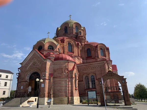 Alte Orthodoxe Kirche Aus Roten Ziegeln — Stockfoto