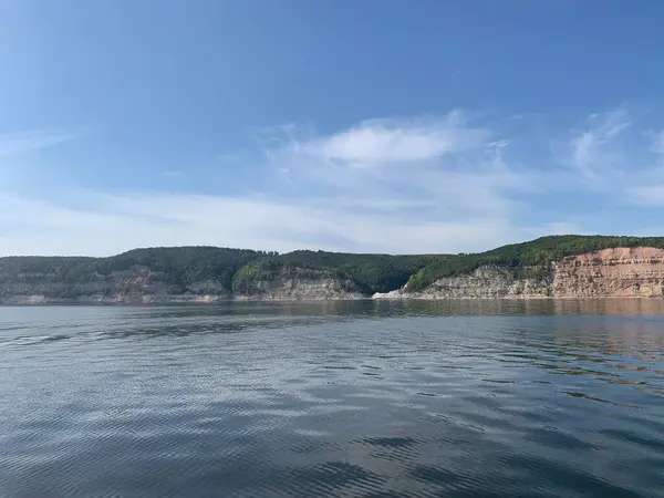 Felsige Meeresküste Blick Aus Dem Wasser — Stockfoto