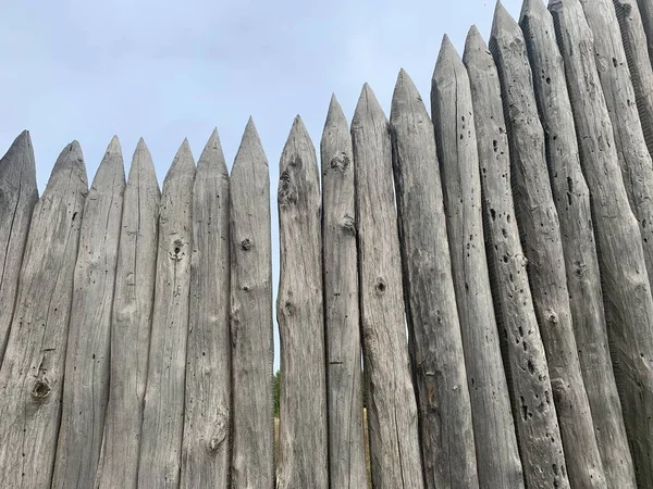 旧的木制栅栏中年人风格 — 图库照片