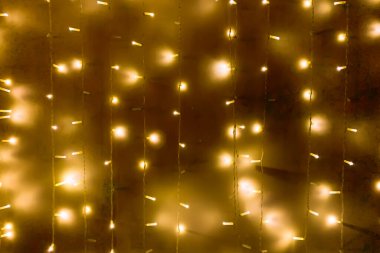 Bulanık çelenk ışıkları arka planda. Noel ışıkları