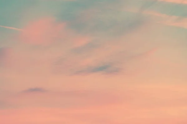 Bellissimo Paesaggio Nuvoloso All Alba Cielo Blu Nuvole Rosa — Foto Stock