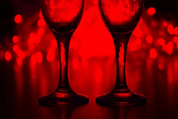 Bulanık Arka Planda Şarap Bardakları Romantik Kavram — Stok fotoğraf
