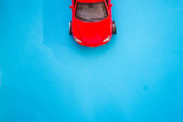 Kopya Alanı Olan Kırmızı Oyuncak Araba — Stok fotoğraf