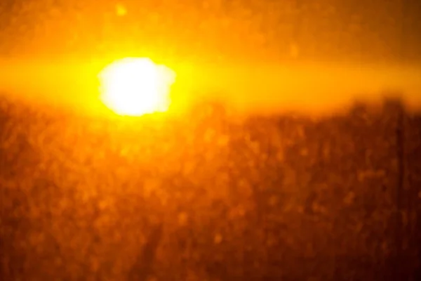 Slunce Zapadá Nad Městem Rozmazaný Obrázek — Stock fotografie