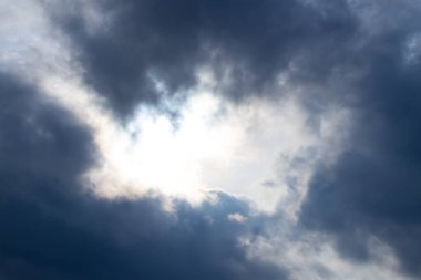 Gökyüzünde güzel bulutlar. Dramatik bulut