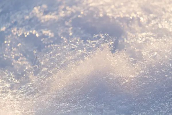 太陽の光で雪が溶けます 閉じろ — ストック写真