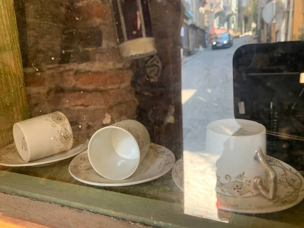 Old Shop Window Small China Cups — Stock Photo, Image