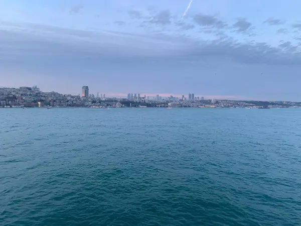 伊斯坦布尔Bosphorus海峡上空的景色 — 图库照片