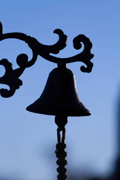 Vieille Cloches Église Silhouette Contre Ciel Bleu — Photo