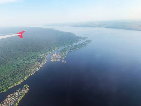 Uitzicht Zee Vanuit Een Vliegtuigraam — Stockfoto