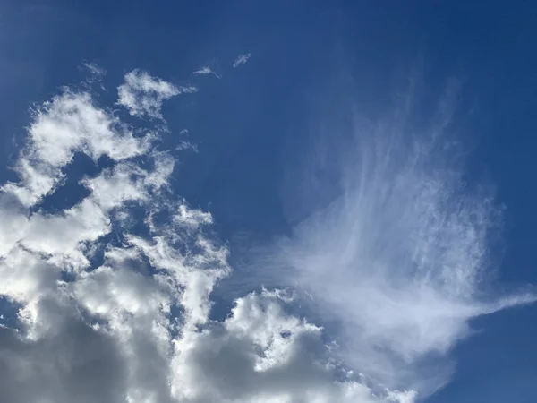 白い雲と青空 スペースのコピー — ストック写真