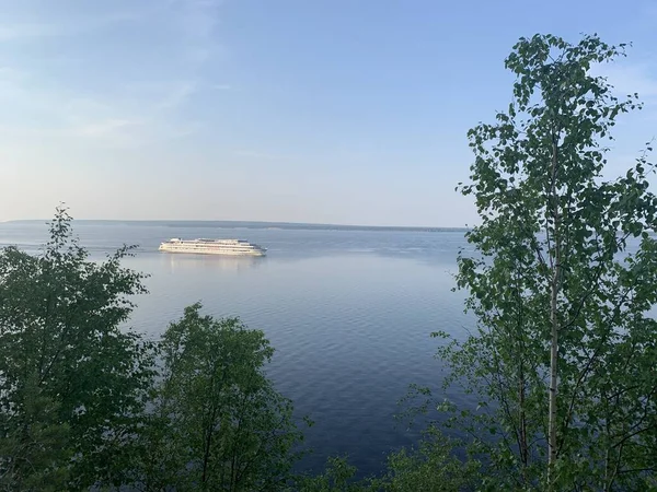 Kreuzfahrtschiff Auf Dem Fluss Russland — Stockfoto