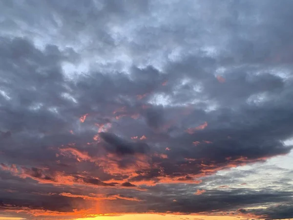 Luces Puesta Sol Cielo Tormentoso Nubes Pesadas — Foto de Stock