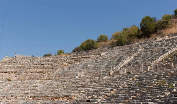 Άποψη Του Αμφιθεάτρου Στην Περίφημη Αρχαία Ελληνική Πόλη Που Ονομάζεται — Φωτογραφία Αρχείου