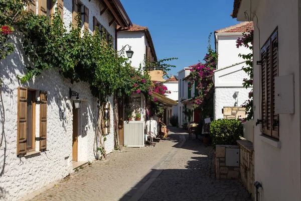 Vista Calle Estrecha Casas Históricas Tradicionales Antiguas Famosa Ciudad Turística — Foto de Stock