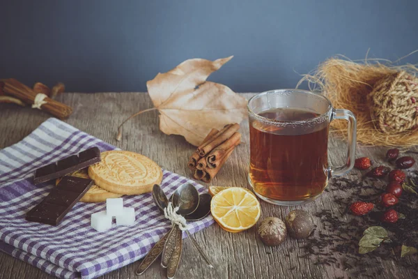 Tea with sweets on gray — Stock Photo, Image