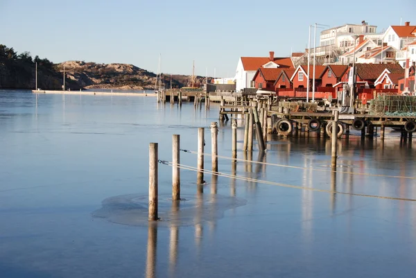 Прибрежная деревня на западном побережье Швеции — стоковое фото