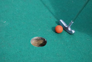 Minyatür golf turuncu topu