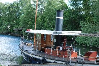 Eski vapur kanal turistler için