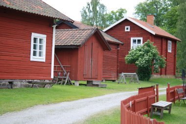 Kırmızı tipik İsveçli evleri