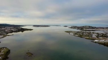 İsveç sahil insansız hava aracı görüntülerinde kış.