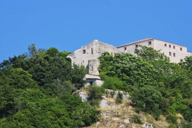 Antuni - İtalya 'da Terk Edilmiş Ortaçağ Kalesi
