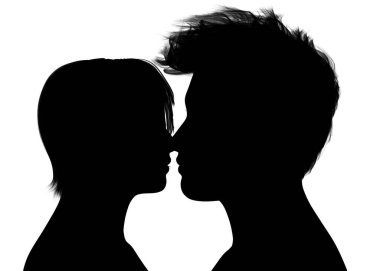 Beyaz arkaplanda sevgililer