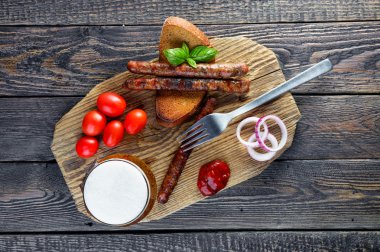 Bira sosis, domates ve soğan, ana sayfa görünümü