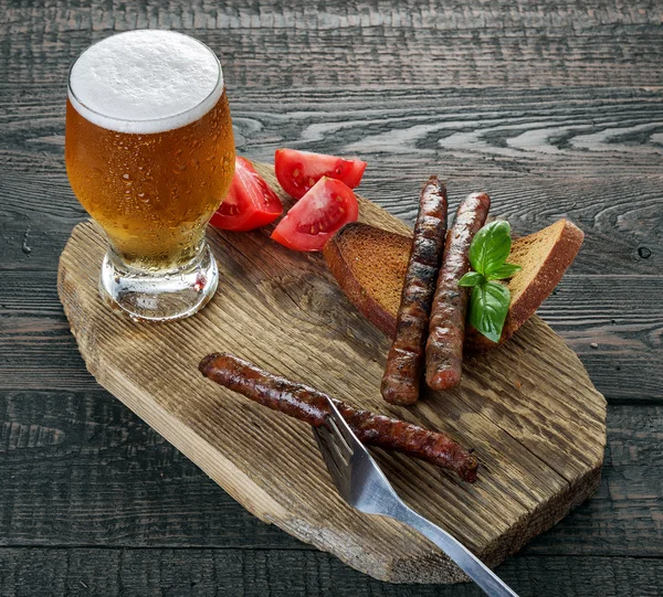 Sausages with tomatoes and beer