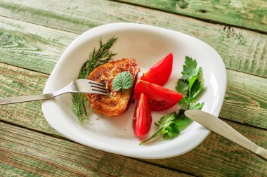 Toaste, domates ile Servis Kahvaltı. 