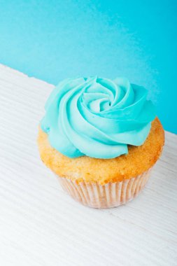 Lezzetli Kek ya da ahşap masada küflü peynir kremalı kek