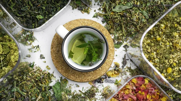 Assortimento Erbe Curative Secche Tazza Con Limone Menta Concetto Medicina — Foto Stock