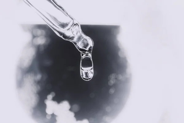 Burbujas Oxígeno Ácido Hialurónico Agua Laboratorio Una Pantalla Digital Microscopio —  Fotos de Stock