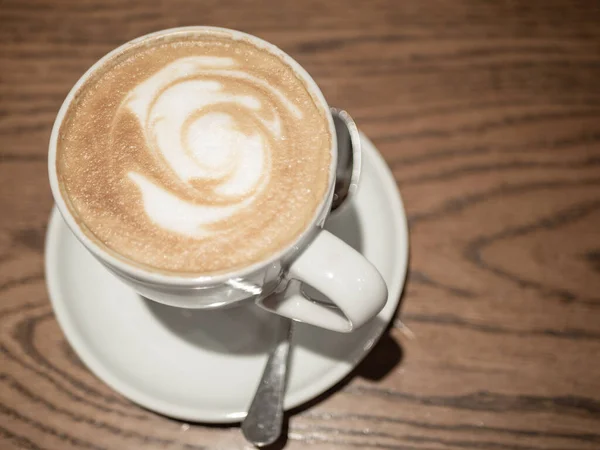 Arte Leche Caliente Café Con Leche Capuchino Mesa Madera Enfoque — Foto de Stock