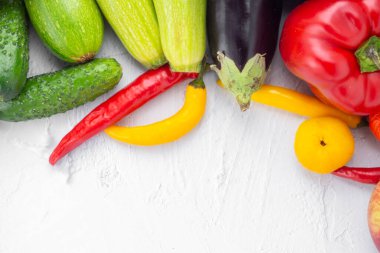 Renkli meyve ve sebzelerin toplanması, antosiyanin, akıllı karbonhidrat, omega3, antioksidan, vitamin ve lif açısından zengin. Üst Manzara. Uzayı kopyala Sağlıklı gıda, diyet ve sağlıklı yaşam, bağışıklığı güçlendirir.